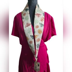 Chic Nature-Inspired Scarf with Insect Motif